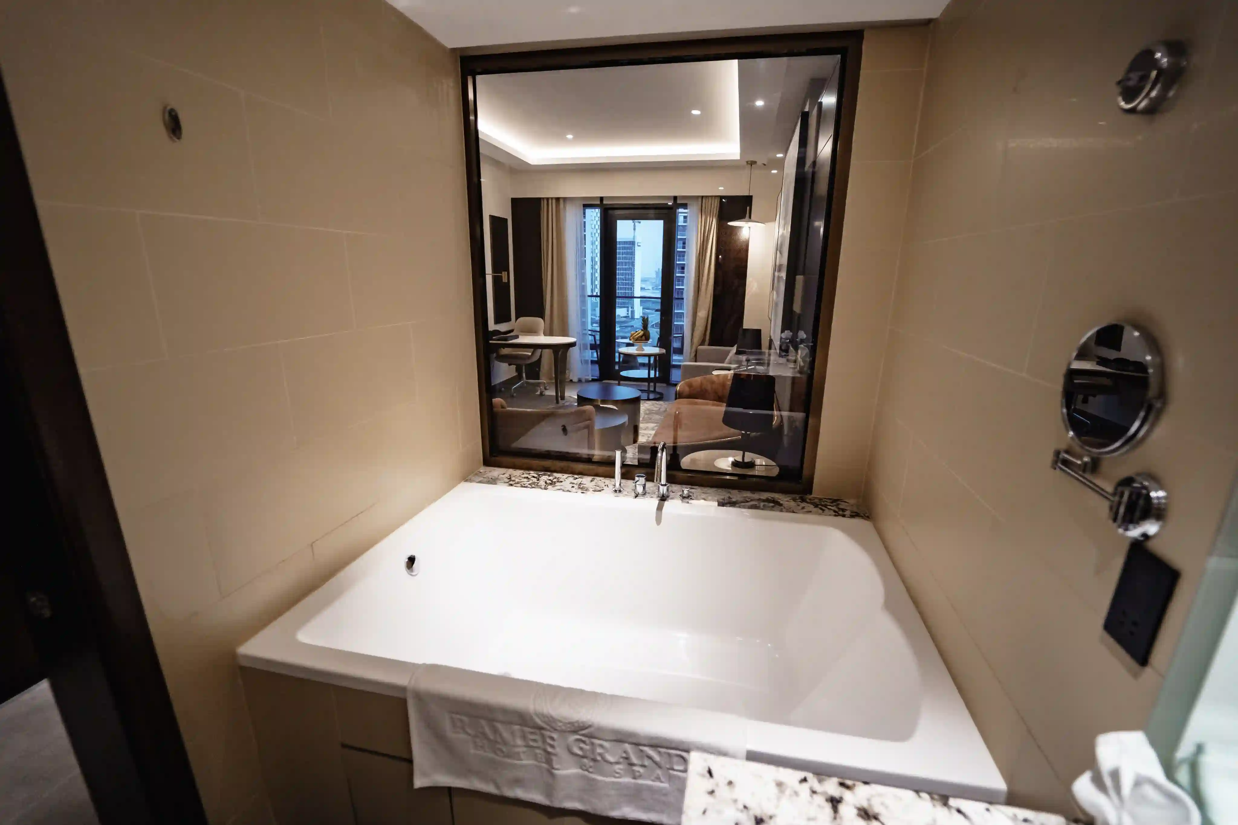 Luxury King Room With Balcony Burj Khalifa View