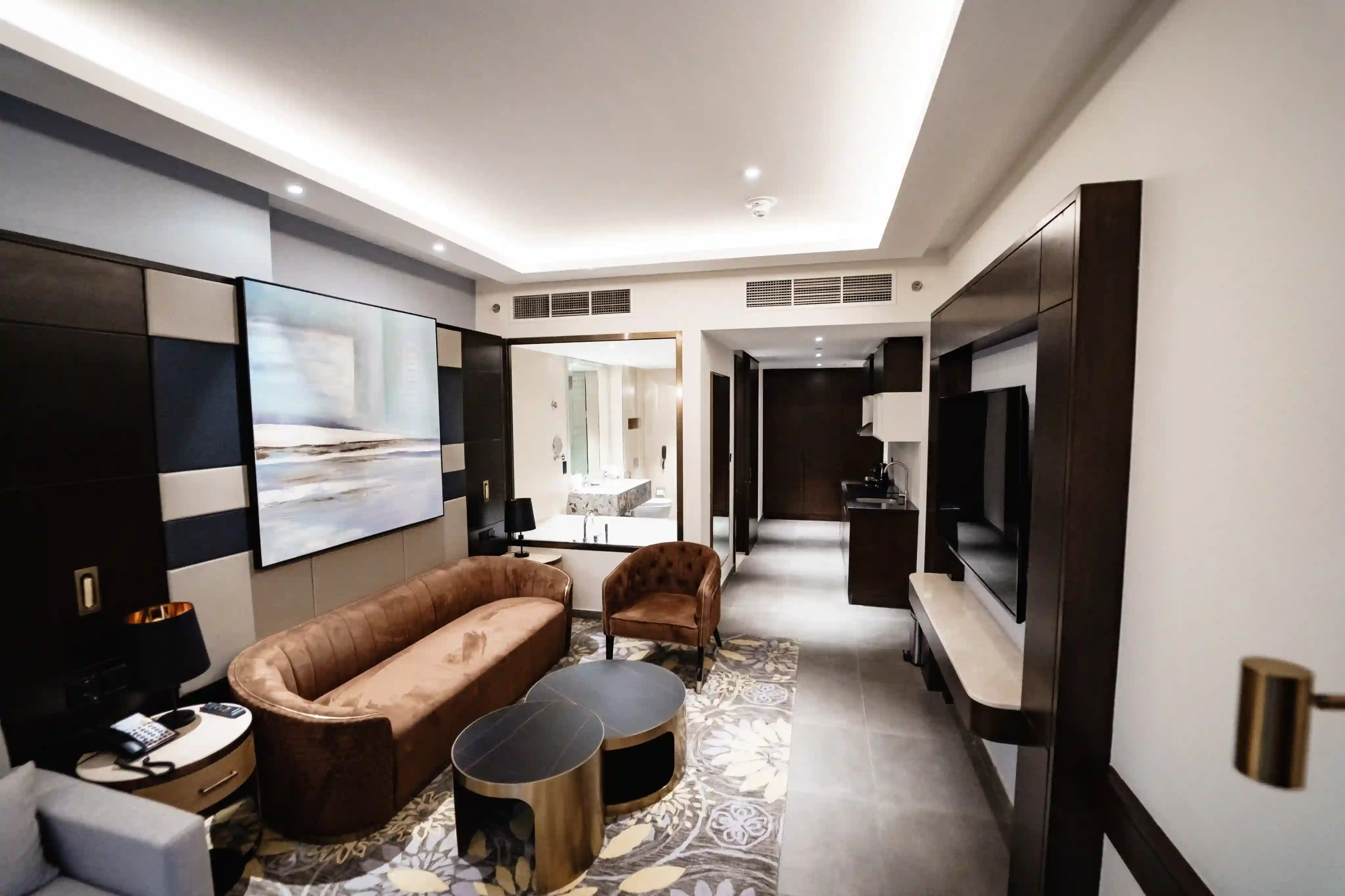 Luxury King Suite With Living Room Canal View